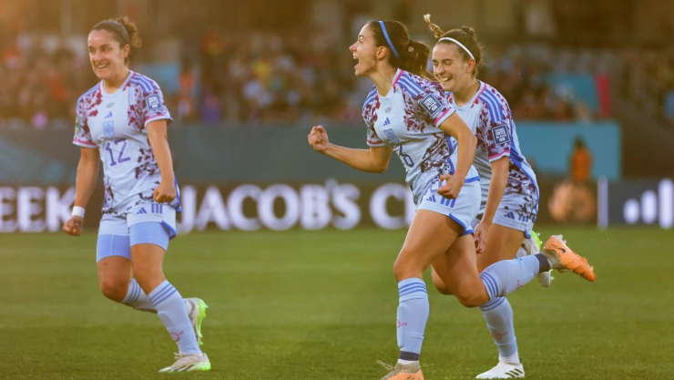 Aitana Bonmatí festeja gol con España