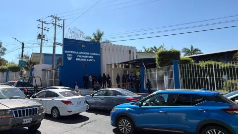 Evacúan la prepa Zapata por amenaza de bomba