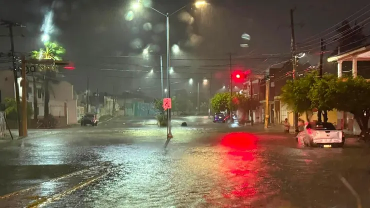 Lluvias en Mazatlán por la noche (1).jpg