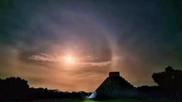 FOTOS Impresionante serpiente lunar en Chichen Itzá