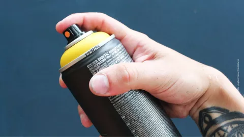 Chroming, la aterradora moda de inhalar desodorante en aerosol.