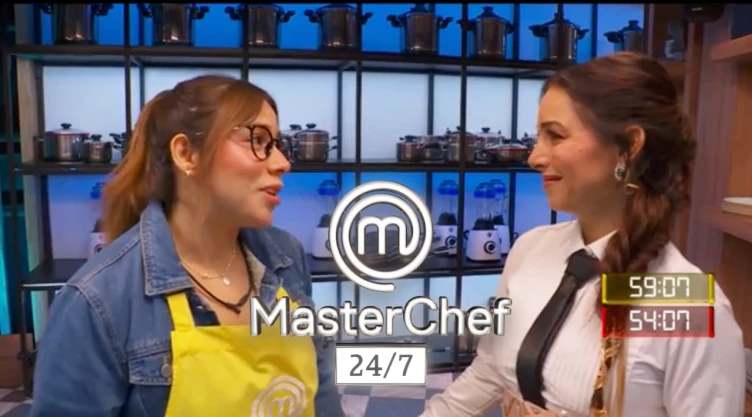 Camila recibe apoyo de Claudia Lizaldi en MasterChef 24/7