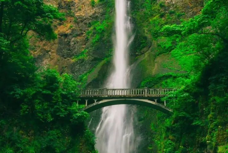 Joven cayó de cascada