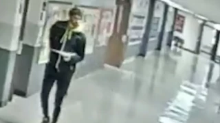 Video: Maestro pasado de copas llega al escuela tambaleándose y cae de su auto