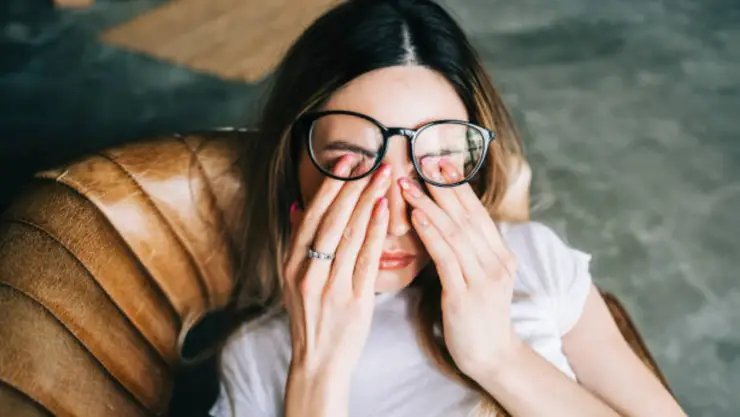 Rascarse los ojos