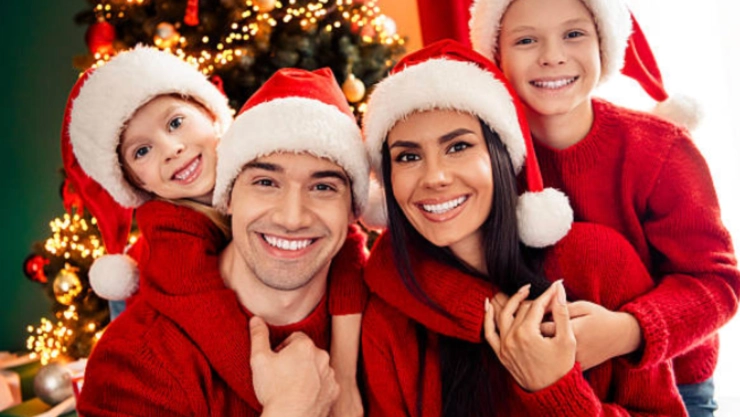 Esto dice la psicología de quienes se visten de rojo en Navidad