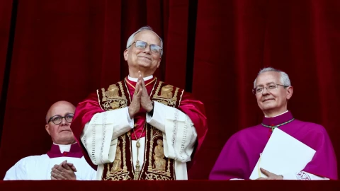 El Papa León XIV recibe las llaves de San Pedro tras el cónclave