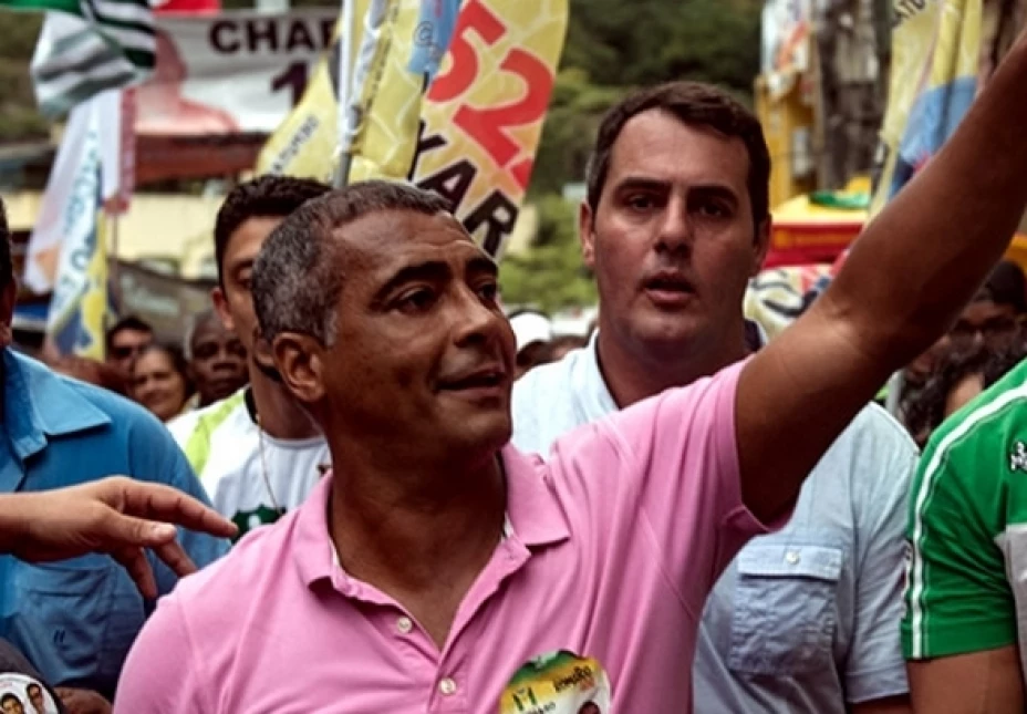 Romario, que actualmente es Diputado, fue elegido Senador para un mandato de 8 años.