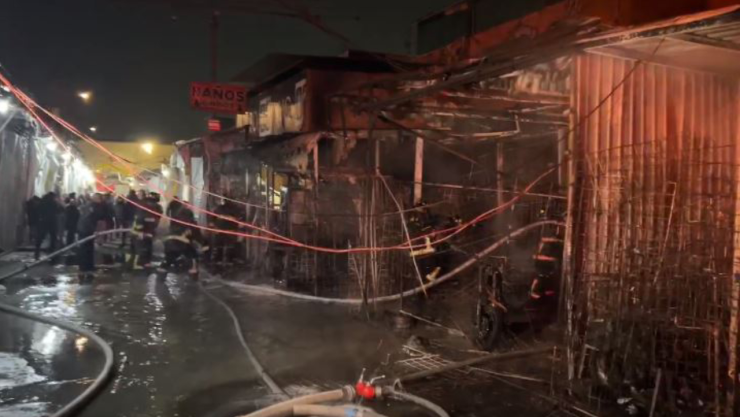Incendio en puestos semifijos del mercado de La Merced