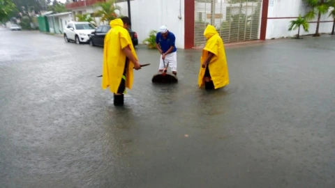 Protección Civil y Seguridad atienden encharcamientos en Chetumal