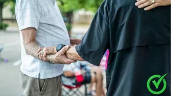 Los h谩bitos que deben soltar los adultos mayores para ser felices.jpg