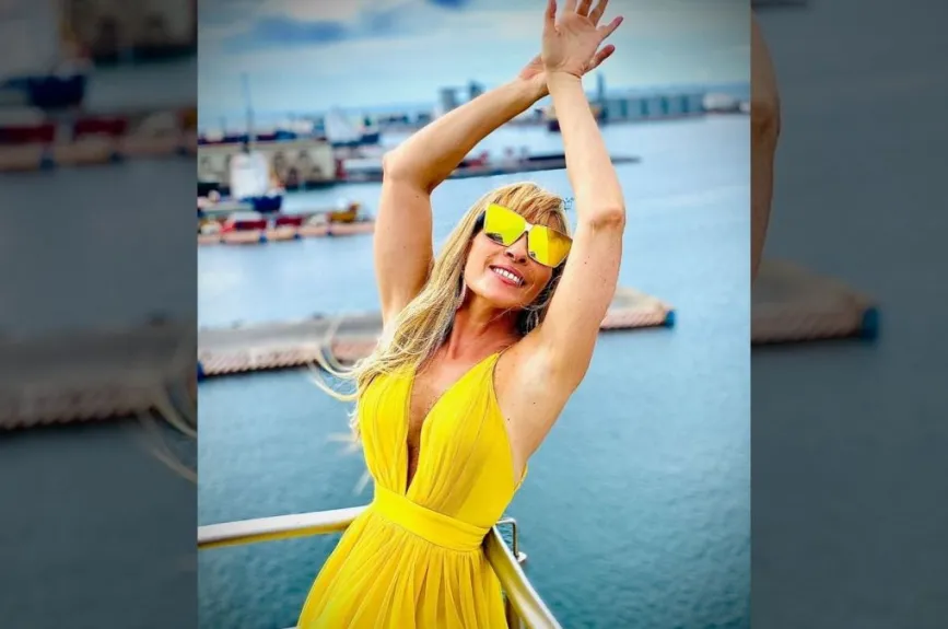 Yuri de amarillo.jpg