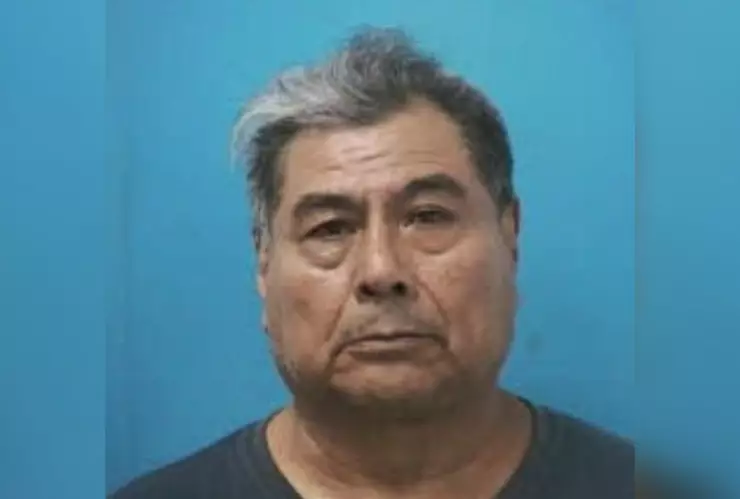 Entrenador de futbol olvida su celular y descubren que es pedófilo