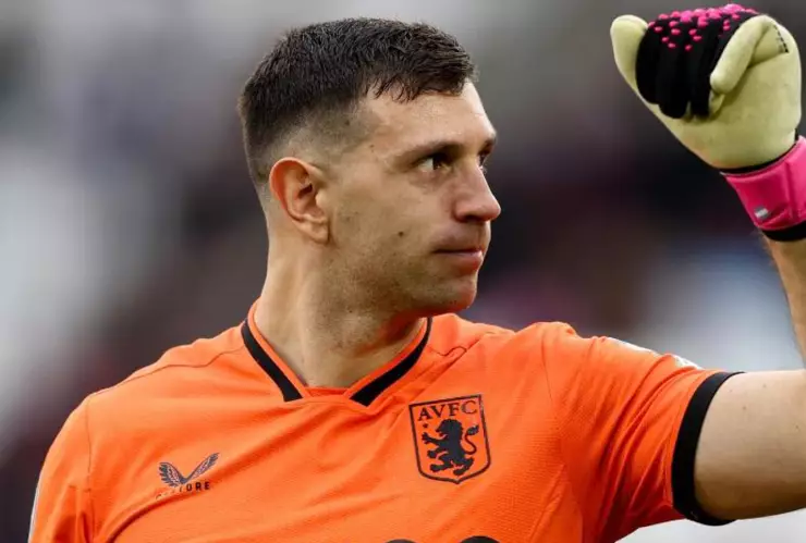 Emiliano Martínez con el Aston Villa