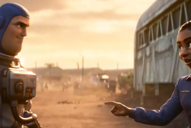 Vetan película de Buzz Lightyear por beso lésbico