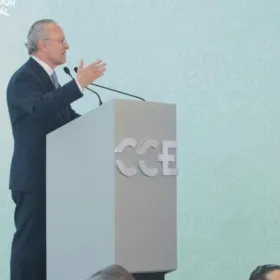 CCE pide al gobierno federal mantener la calificación crediticia y reducir la deuda