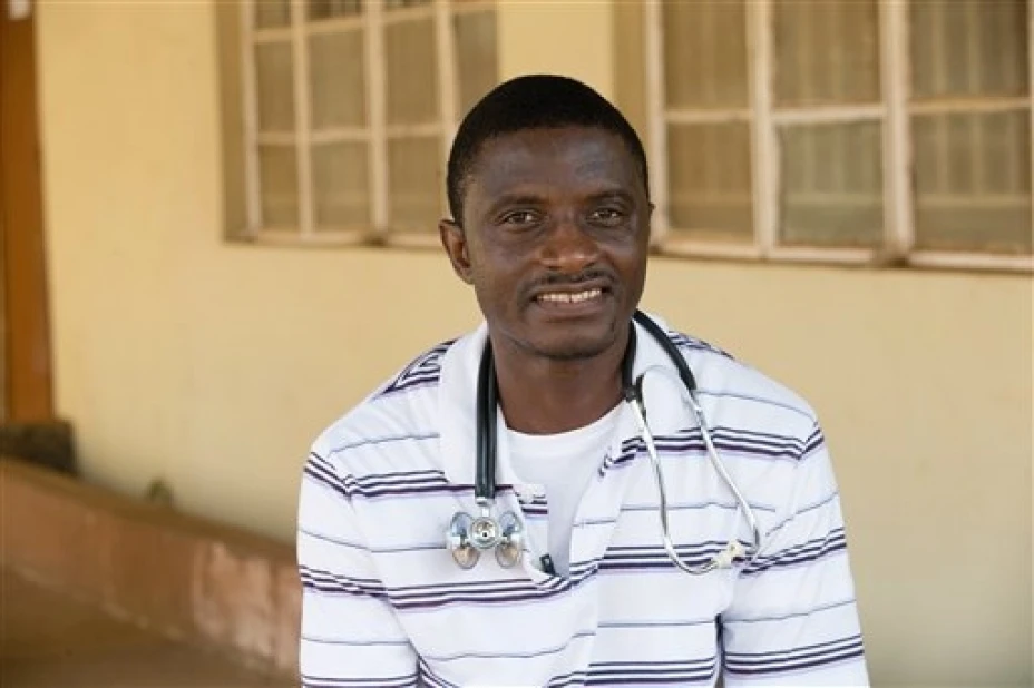 Martin Salia contrajo el mortal virus mientras trabajaba como cirujano en Freetown, capital de Sierra Leona