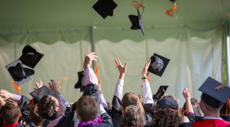 organizador-graduación-desaparece-dinero-universidad-autonoma-yucatán-deslinda-estafa