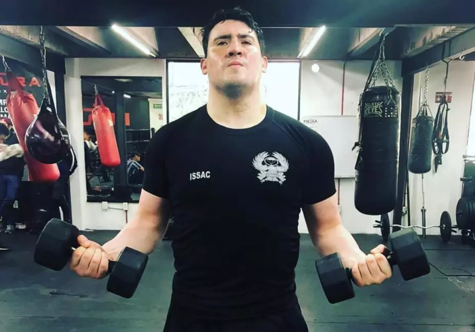 Isaac Muñoz Gutiérrez con mancuernas.jpeg