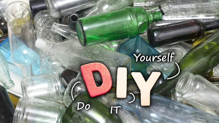 No tires las botellas de vidrio, son un tesoro: cómo hacer una casita de adorno para decorar el hogar