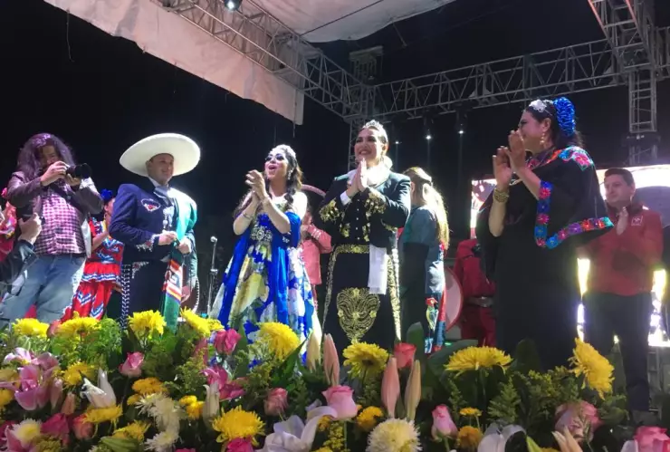 Aída Cuevas es coronada Reina de los Mariachis en la CDMX