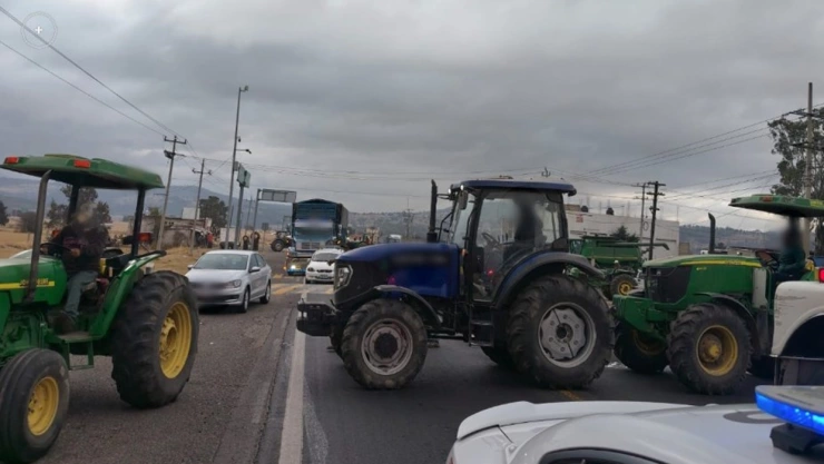 cierre carretera Los Reyes - Zacatepec