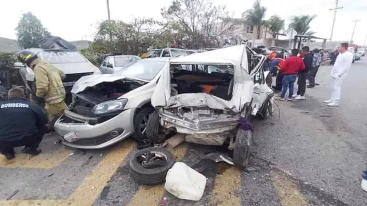 Fuerte accidente en la Federal Puebla-Tehuacán deja dos heridos