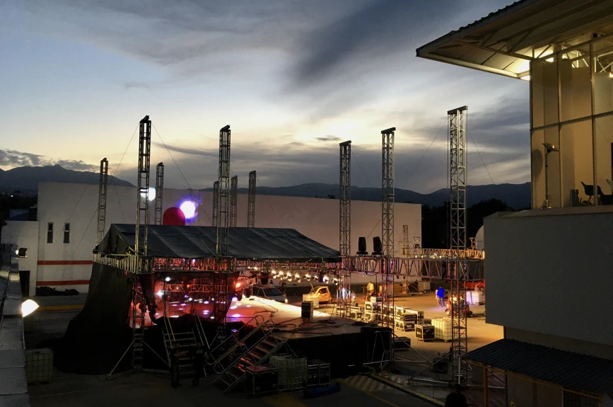 Construcción de escenario - Concierto Juguetón 2019-2020