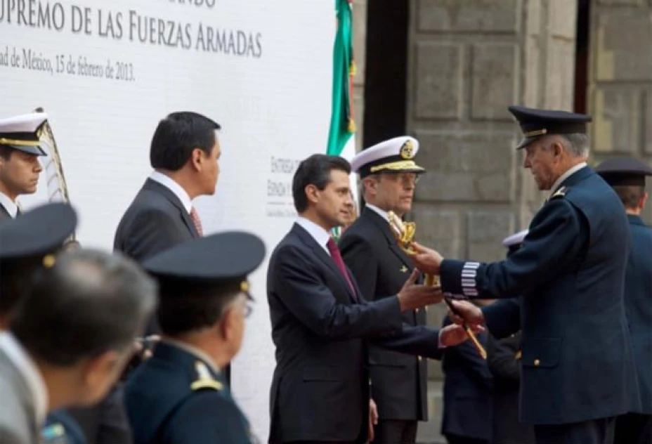 Presidente Peña Nieto recibe sable de mando