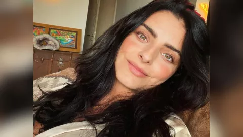 Aislinn Derbez busca el amor.