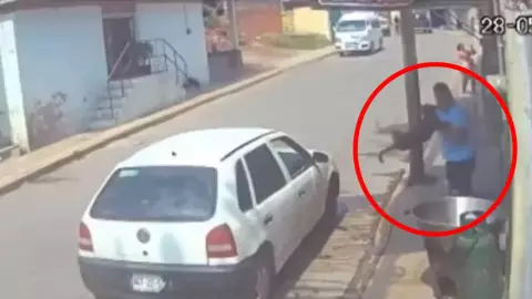 VIDEO ¡Sin piedad! Hombre lanza a perro en cazo con aceite hirviendo