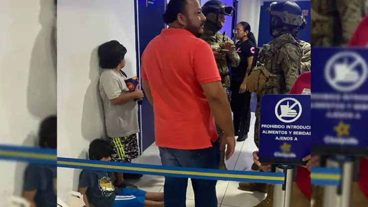Familiares de niños abandonados en un cine de Cancún quieren su custodia