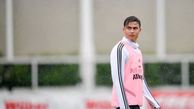 Dybala guiña con jugar al lado de Lionel Messi