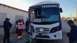 Torreón Choque entre dos camiones deja una persona lesionada.jpg