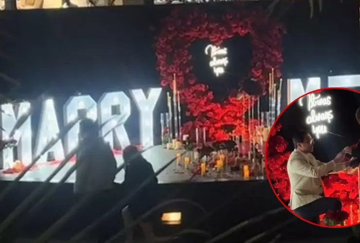 Hombre le pide matrimonio a su pareja en plaza de Tijuana