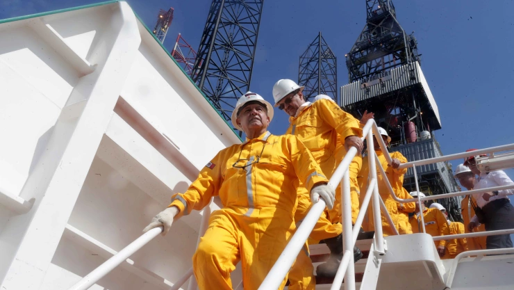 Amlo visita plataforma petrolera en Tabasco