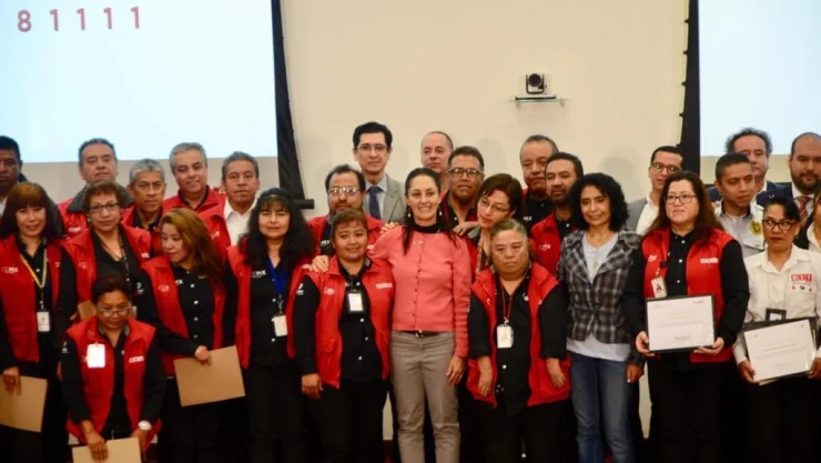 Anuncian mejoras laborales para operadores del servicio 911 y Locatel en la CDMX