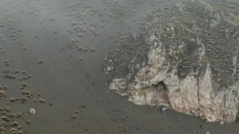 Sorprendente VIDEO | Así se observa la ZONA PROHIBIDA del Popocatépetl; tiktoker grabó el “ombligo” del volcán