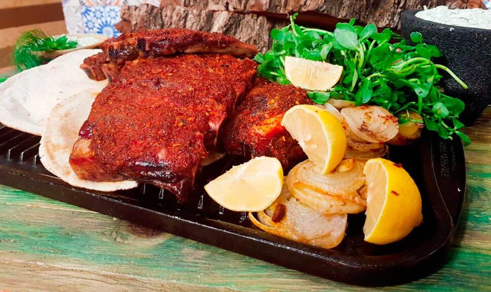 Costilla de res ahumada a la leña