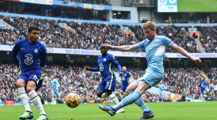 Kevin De Bruyne anota ante el Chelsea