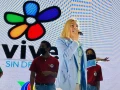 Gaby con micrófono.jpg