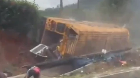 autobús se vuelca.png