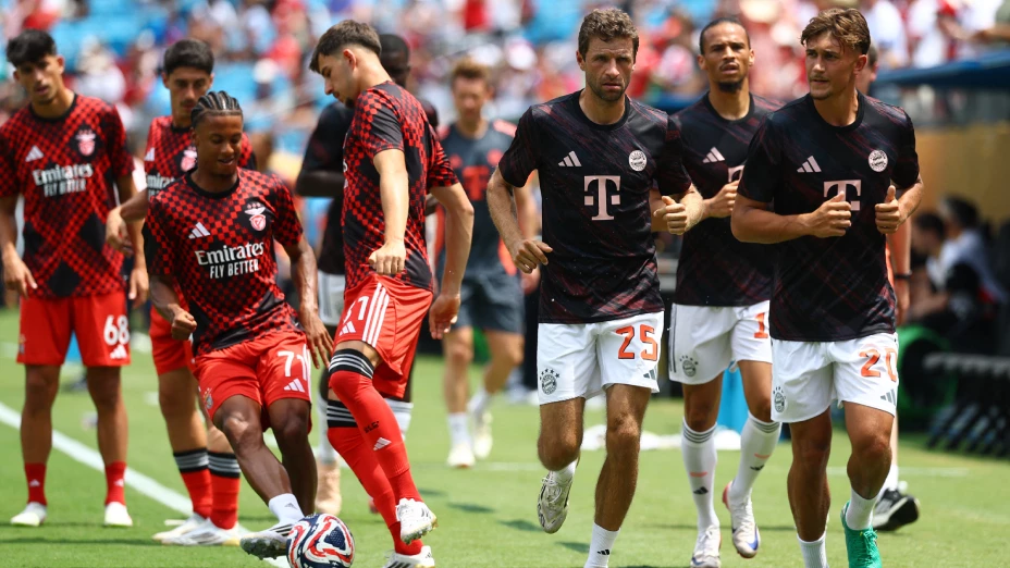 Calentamiento del Benfica y Bayern Munich