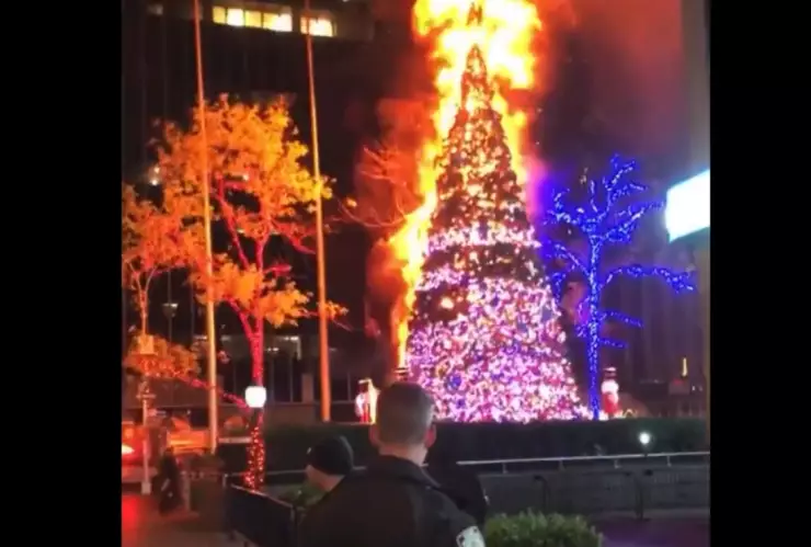 hombre arbol de navidad nueva york