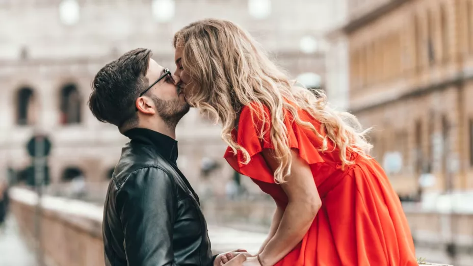 cuándo es el día del beso.jpg