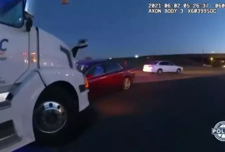 Niñas, auto, playa A.jpg