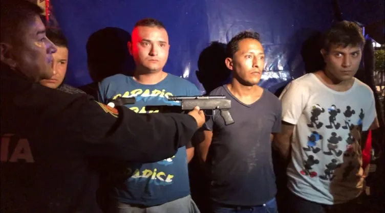 Detenidos robo a cafeteria Starbucks 1