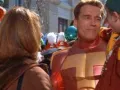 Escena de la película ‘El Regalo Prometido’ (Jingle All The Way) por Azteca 7.
