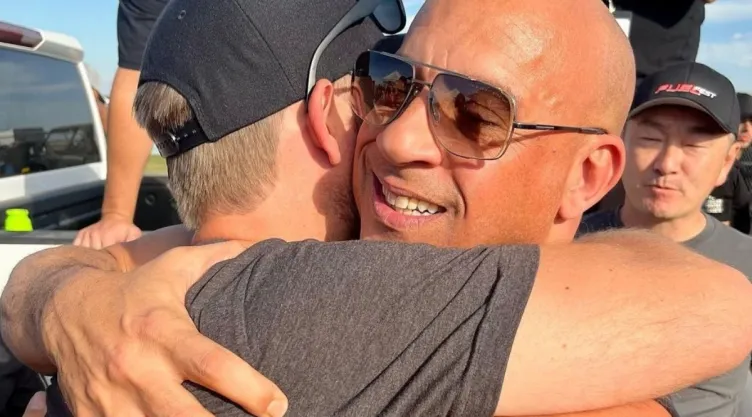 Vin Diesel y hermano de Paul Walker tienen emotivo reencuentro. (VIDEO)