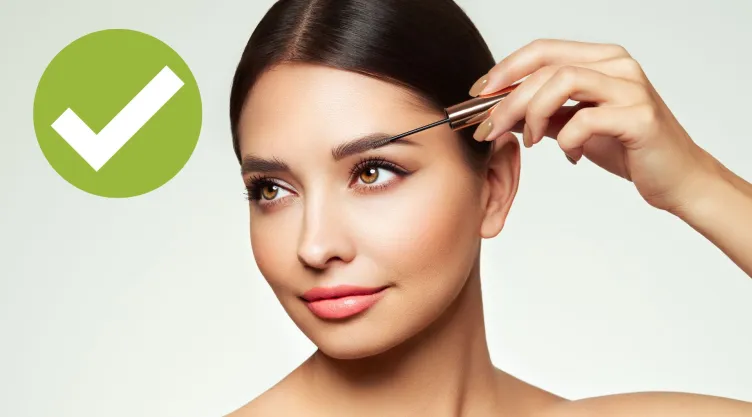 maquillar cejas